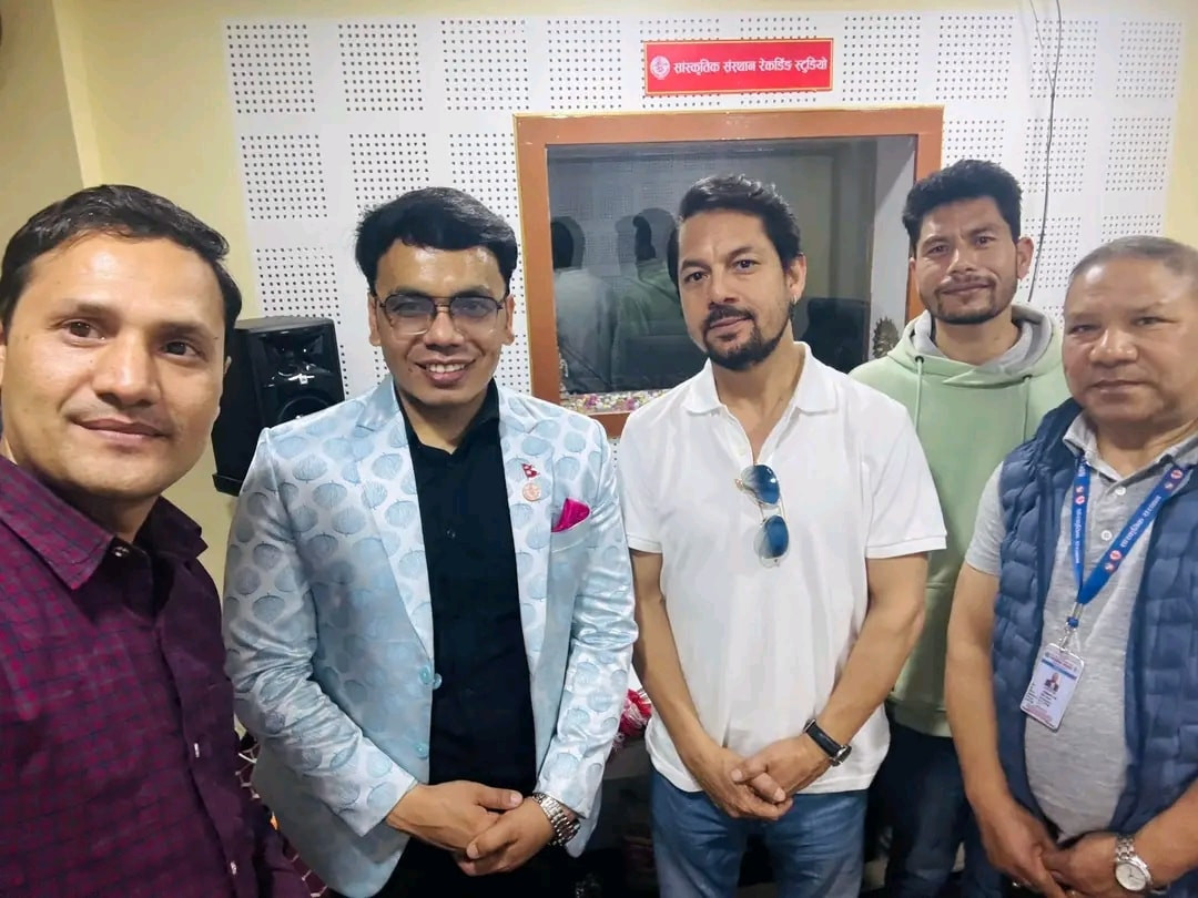 रामकृष्ण ढकालको आवाजमा राष्ट्रभावले ओतप्रोत "देशको माया नगर्नेले कस्को माया गर्छ " बोलको गीत रेकर्डिङ : सांस्कृतिक संस्थान रेकर्डिङ स्टुडियो