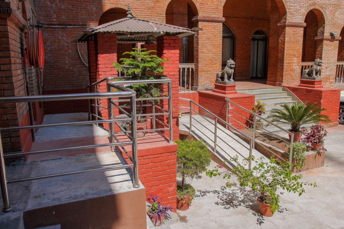 कार्यालय प्रवेशद्वारमा फरक क्षमता व्यक्तिमैत्री र्याम्प (सिँढी) निर्माणः सांस्कृतिक संस्थान