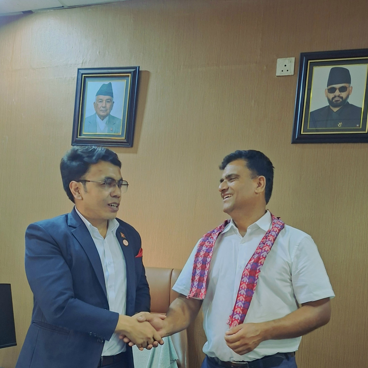 गैरआवासीय नेपाली संघ (एनआरएनए) का प्रवक्ता र सांस्कृतिक संस्थानका महाप्रबन्धक बीच शिष्टाचार भेटघाट